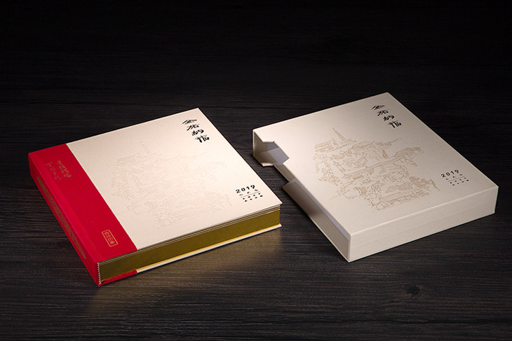金猪纳福猪年纪念邮册礼盒 |值得一生收藏的猪年邮册年礼,仅有19999套