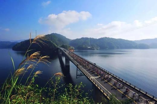 【限时特惠】千岛湖绿城蓝湾度假酒店套餐 商品图1