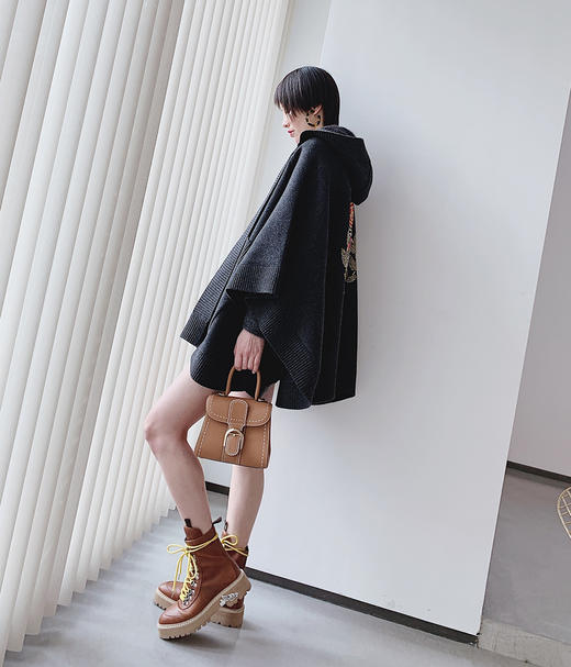 5折 THS Lady 无折 连帽披肩 后背麦穗刺绣披肩斗篷 BC853 商品图4