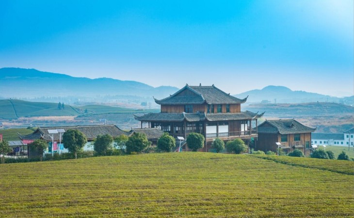 铜仁瓦屋乡油菜花寨英村古建筑群潜龙洞梵净山苗王城5日游