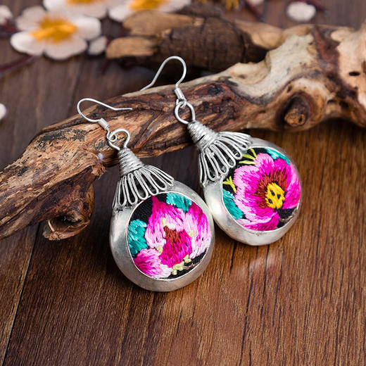 【民族风耳饰】旦生花复古老绣苗银耳环 商品图1