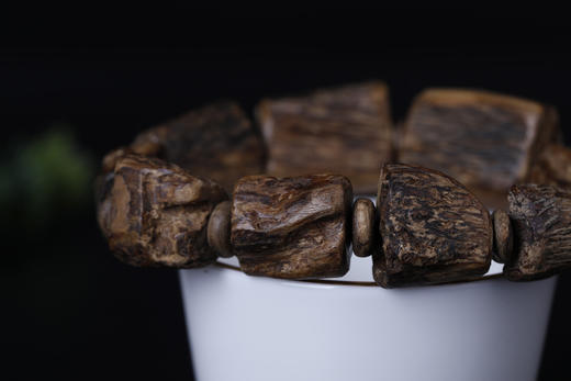 马来八分沉随行沉香手串c9