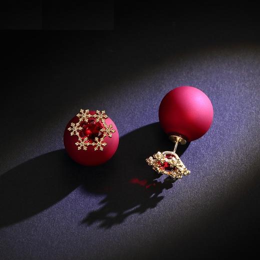 六鑫珠宝 磨砂雪花红球耳钉 | 洋溢光艳色彩，活力四射 商品图2