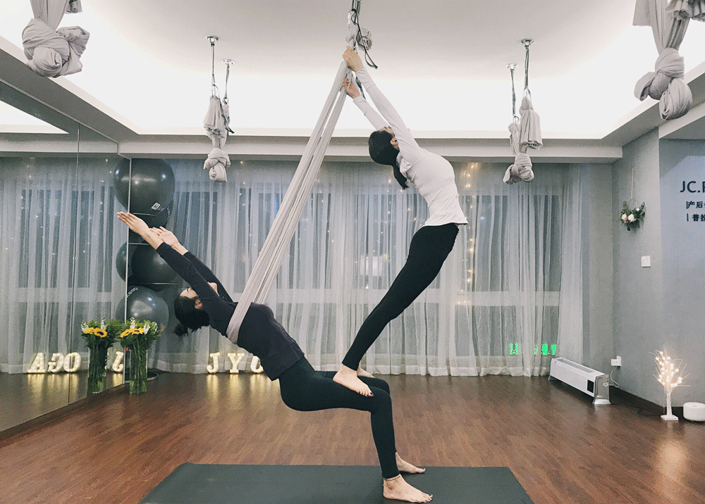 这次她为会员添加了普拉提大器械私教区,当前明星们最爱的塑形神器.