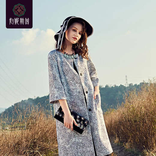 1D6523--黑白色风衣--荷兰的花床--《燃烧的灵魂—梵高》 商品图3