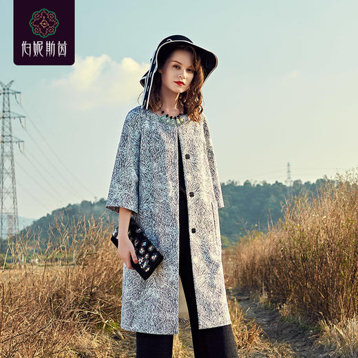 1D6523--黑白色风衣--荷兰的花床--《燃烧的灵魂—梵高》 商品图2