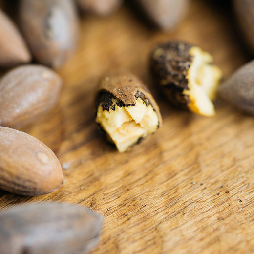 香榧 219g 富含丰富的营养，果仁厚实饱满，散发诱人果香，恰到好处的酥脆，足够好吃才会备受青睐，满足你挑剔的味蕾 商品图1