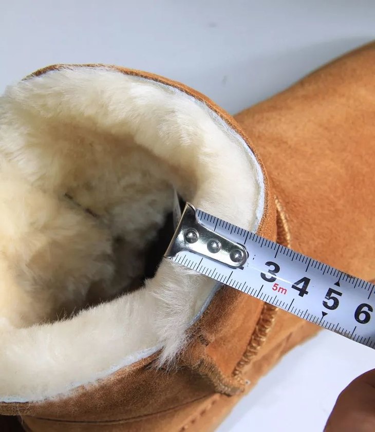 扒开后清晰可见的羊皮毛孔,收货也可以检验一下,如假罚十独家