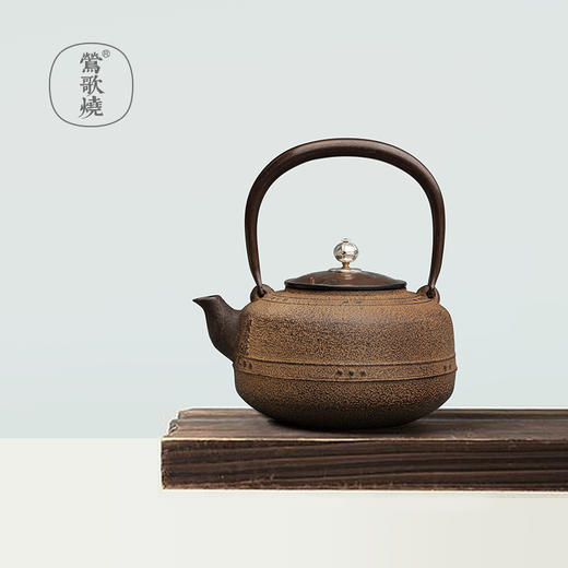 【莺歌烧旗舰店】清光堂定制 平万代屋铁壶（银摘） 商品图1