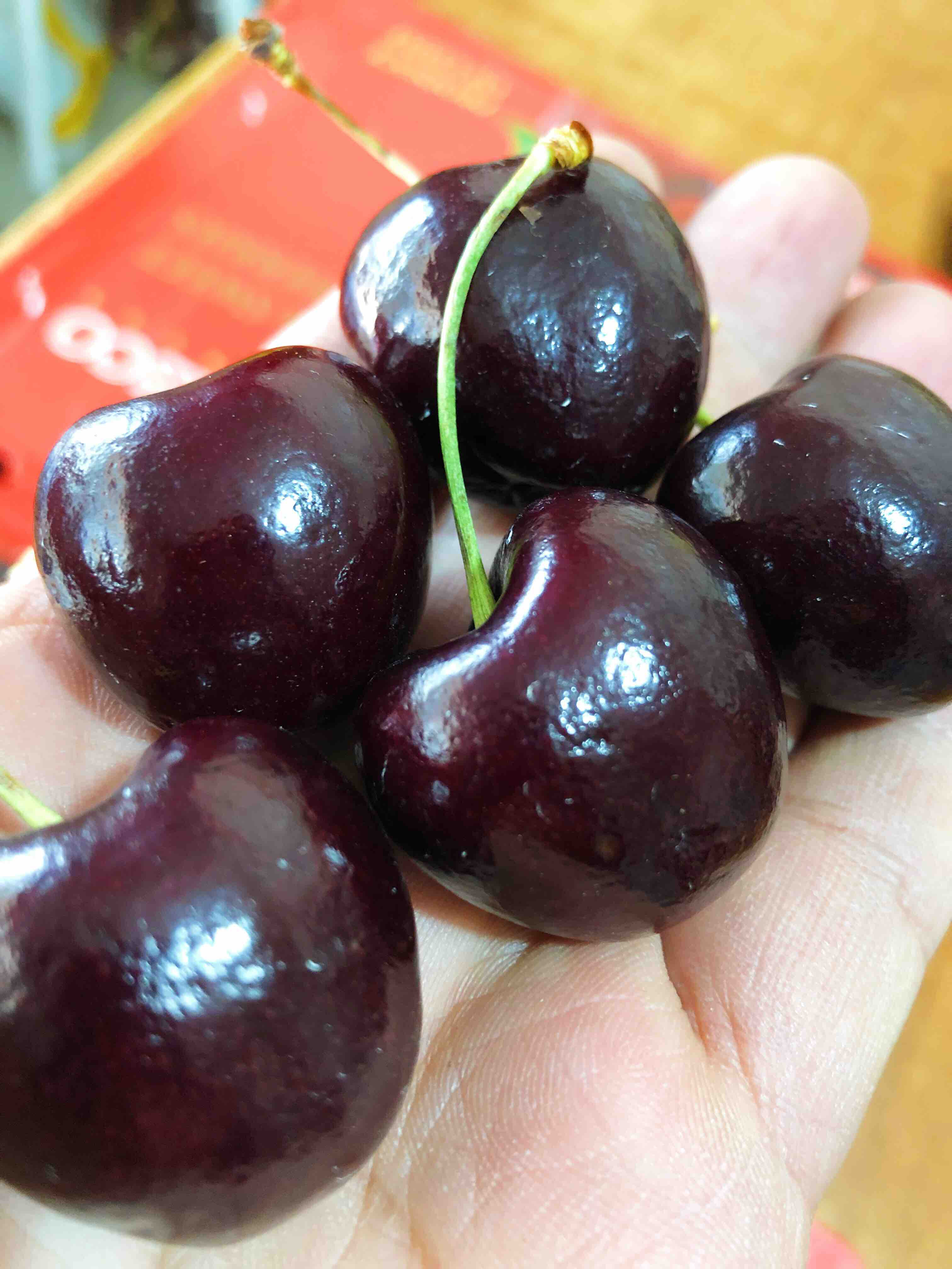 智利车厘子santinajjjpd果子炒鸡硬小石头一样口感甜杆子碧绿脆甜多汁