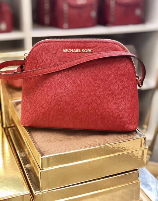 mk正红色小贝壳包