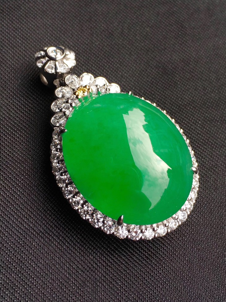 13204翡翠冰种阳绿大蛋面吊坠