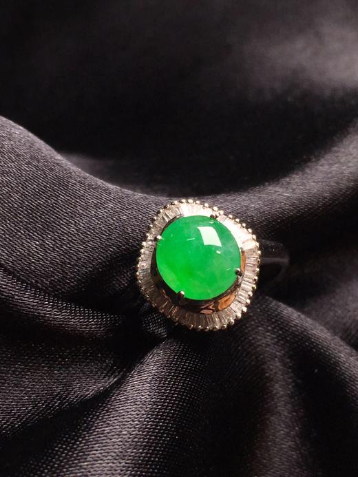 13225翡翠18k镶嵌蛋面戒指