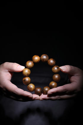 20mm白奇八分沉手串