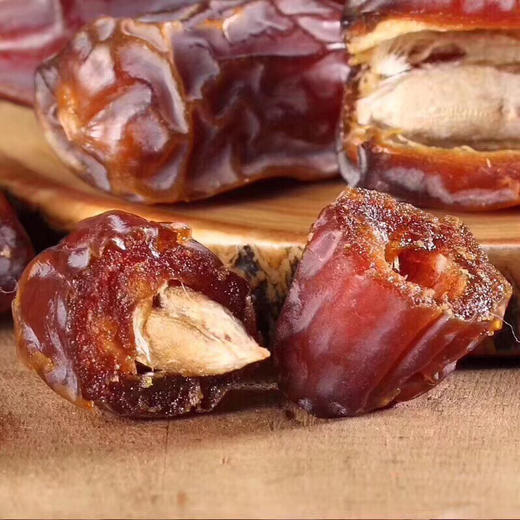 以色列的椰枣，波斯枣，纯天然无添加。在以色列被称为“阳光之树沙漠面包””，椰枣作为阿拉伯贵妇的下午茶必备。甜而不腻，营养价值丰富！具有益气，止咳润肺，化痰平喘，滋阴壮阳！ 商品图1