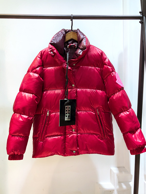 门口18年秋冬dervaux亮面翻领企鹅标短款90白鸭绒羽绒服男女同款