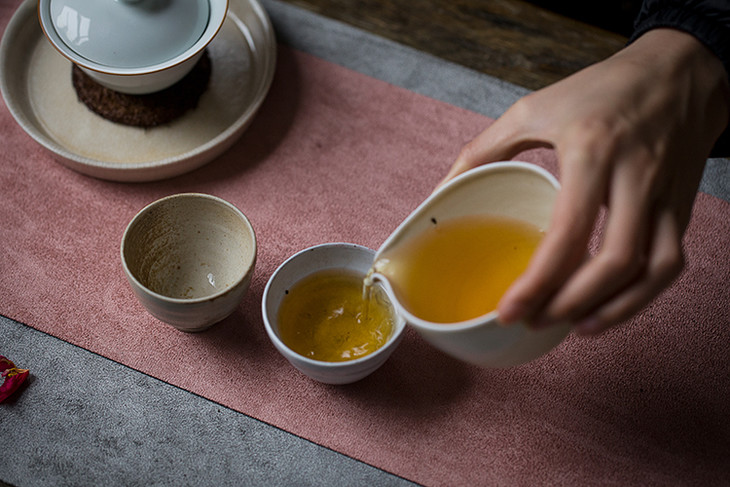 沏茶分杯,入口甜度高,润感足