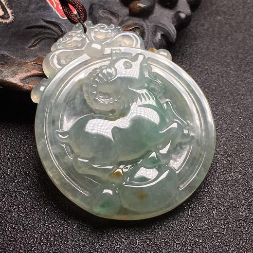 d61882翡翠冰种飘花生肖羊挂件