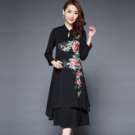 民族风高贵改良刺绣中长款绣花假两件连衣裙货号js5954