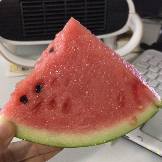 春春麒麟西瓜🍉新鲜西瓜，非常甜，藤还是绿的。注明：快递损耗不售后。 商品图6