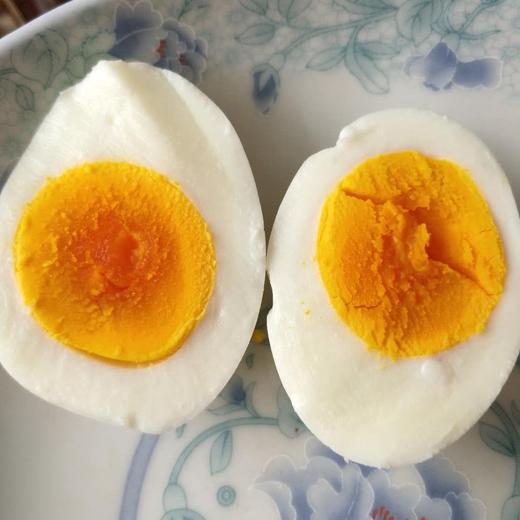 会员正宗农家散养黄壳土鸡蛋粗粮喂养无饲料无激素一盘约34斤蔬菜