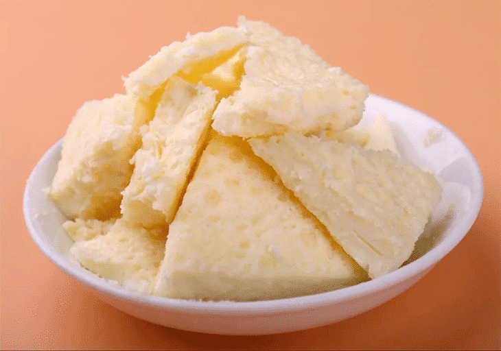 要知道,正宗又富有民族特色的奶皮子,自古就是蒙古人的饭桌佳肴,由