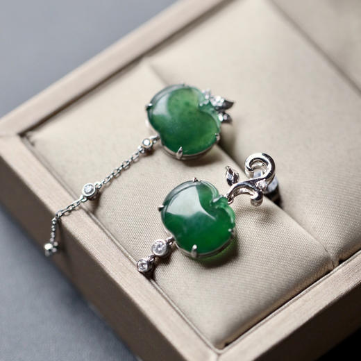 高冰种湖水绿翡翠苹果耳坠 商品图2