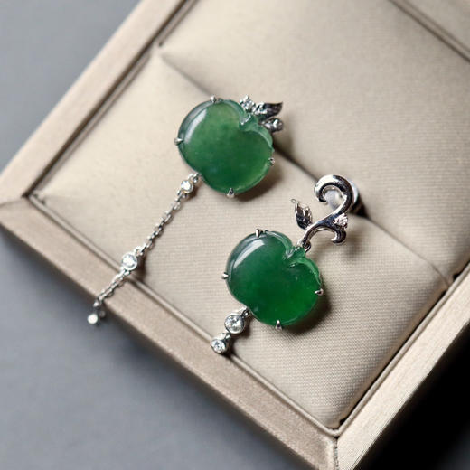 高冰种湖水绿翡翠苹果耳坠 商品图1