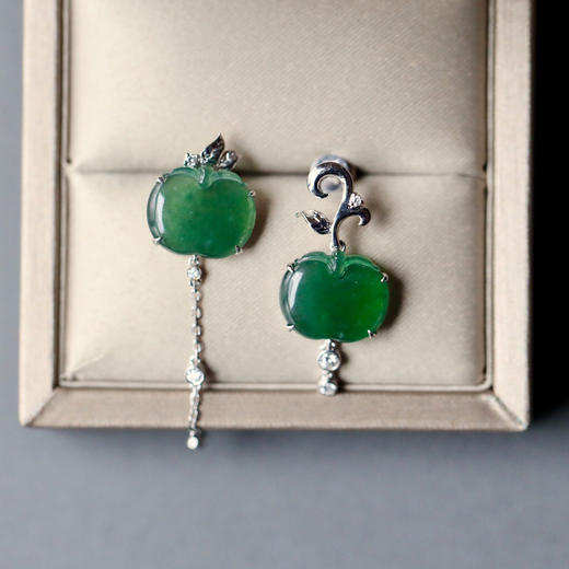 高冰种湖水绿翡翠苹果耳坠 商品图0
