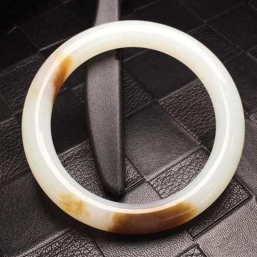 903800和田玉俄料圆条手镯