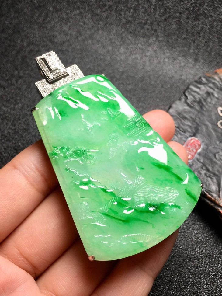 z3309翡翠18k金镶冰种山水牌吊坠
