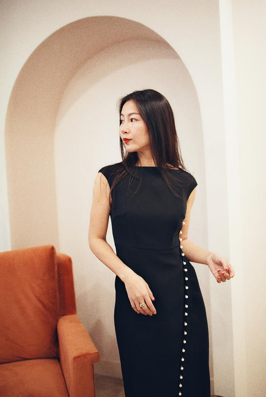 AtelierMissLu / Viola 光泽黑一字肩珍珠连身裙 商品图1