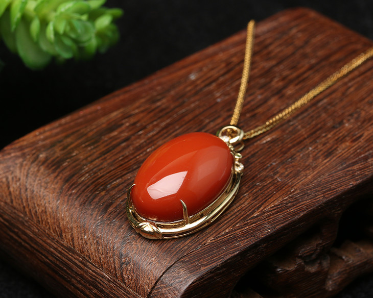 903810南红川料18k金镶钻蛋面吊坠