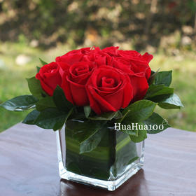 热爱丨9朵红玫瑰小瓶花