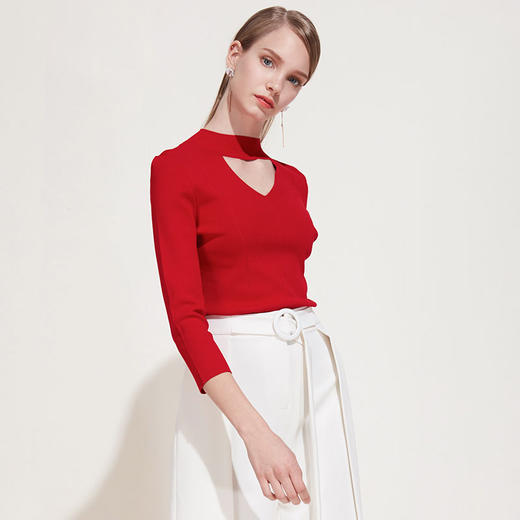 EITIE爱特爱品牌女装春季新款修身显瘦V领镂空挂脖毛针织衫女5901603 商品图0