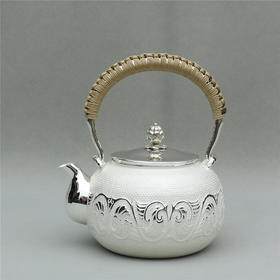 《玄翼争辉》银制霰打太阳鸟纹提梁壶（定）