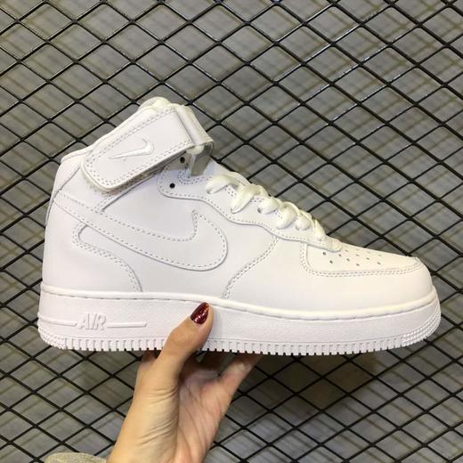 耐克空军一号全白全黑小麦男女高低
帮板鞋 商品图1