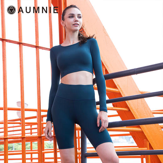 AUMNIE澳弥尼    长袖露脐T恤AUMNIE LONG SLEEVE CROPPED TEE 商品图3