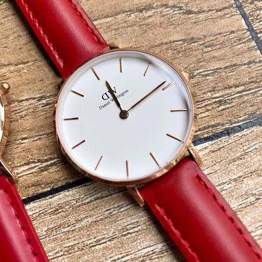原单DW（Daniel Wellington 丹尼尔·惠灵顿）表盘尺寸40mm，36mm，32mm  28mm可选，最美不过新年红！[玫瑰][玫瑰][玫瑰] 商品图3