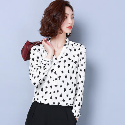 KQL 515T9726 印花雪纺衫女长袖2019春新款上衣时尚V领荷叶边 商品图1