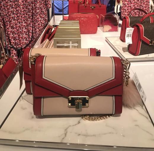 la现货michaelkorsmk新款kinsley纯牛皮小方包链条翻盖挎包红粉拼色