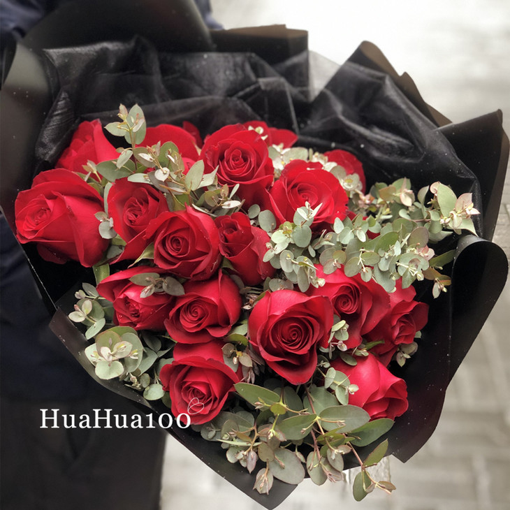 爱上你丨11朵19朵红玫瑰尤加利花束