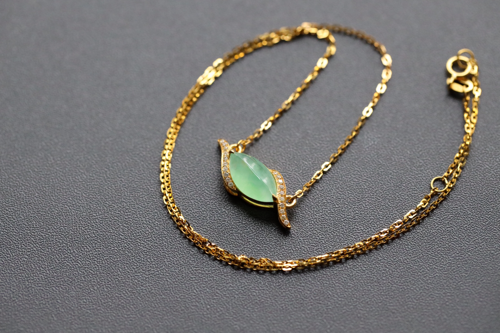 冰种阳绿翡翠马眼锁骨链