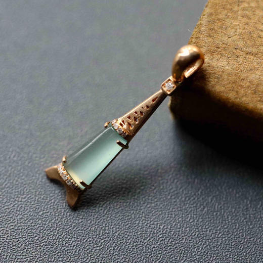 高冰种蓝水翡翠塔吊坠 商品图1