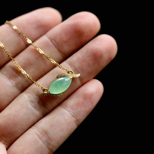 冰种阳绿翡翠马眼锁骨链 商品图6
