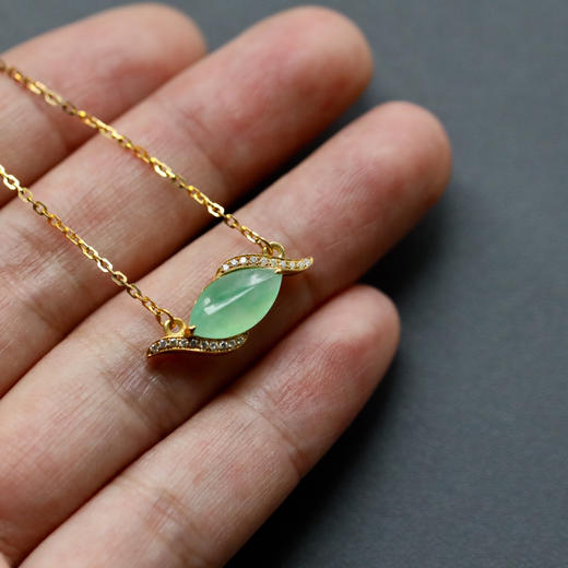 冰种阳绿翡翠马眼锁骨链 商品图7