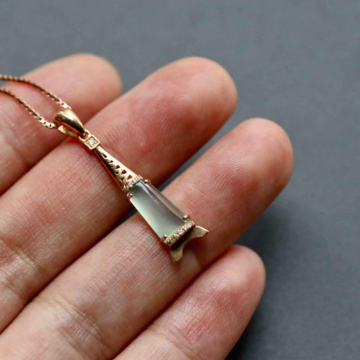 高冰种蓝水翡翠塔吊坠 商品图7