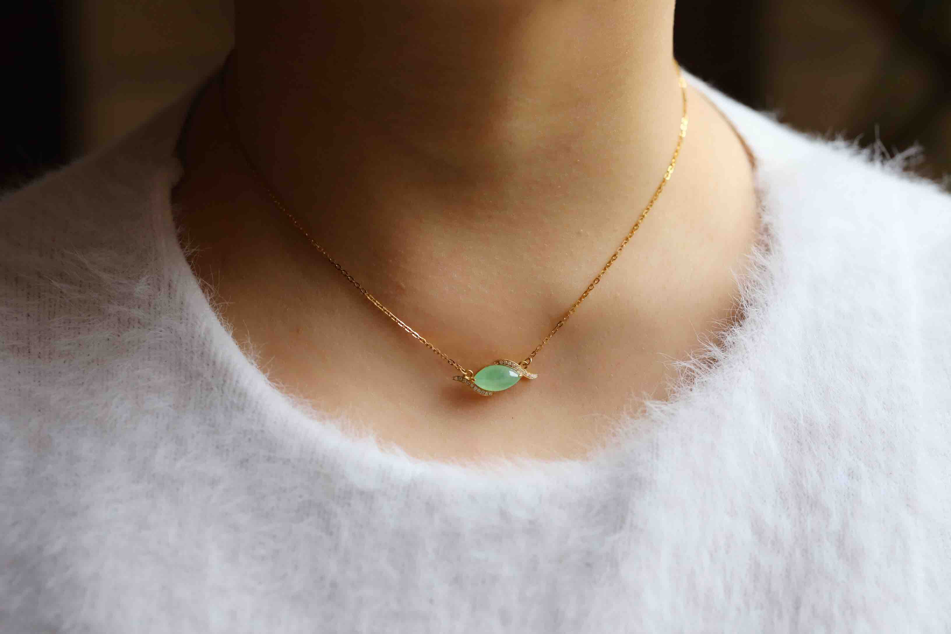 冰种阳绿翡翠马眼锁骨链