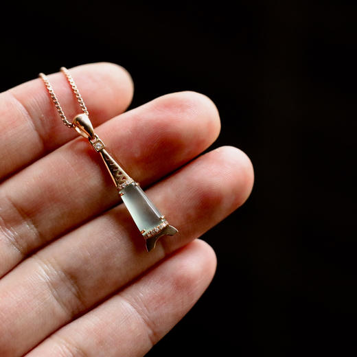 高冰种蓝水翡翠塔吊坠 商品图6