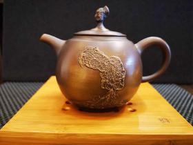 台湾大师  章世奇 女王头壶（口径约4.5cm,高约9cm）